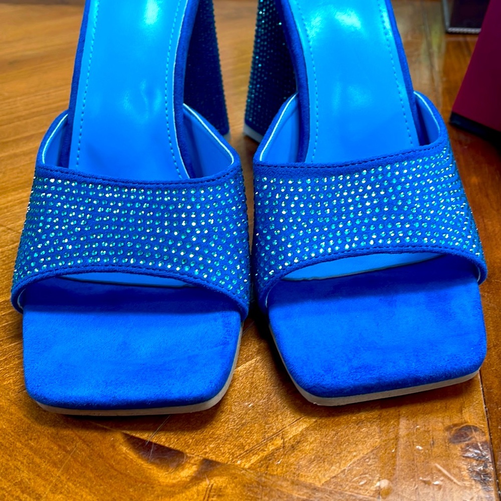 Sparkles blue shoes revolve